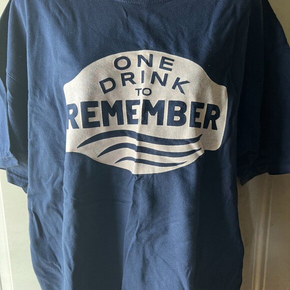 T-Shirt - Picture 1 of 2
